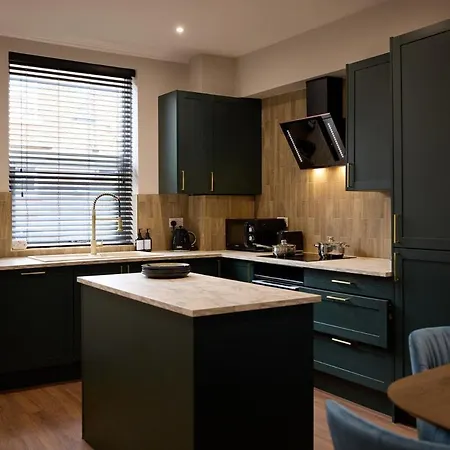 Casa vacanze Luxe Home, Long Savings, Central, Parking