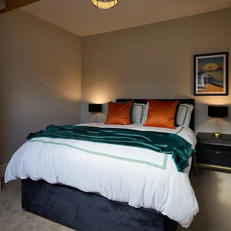 Holiday home Luxe Home, Long Savings, Central, Parking *