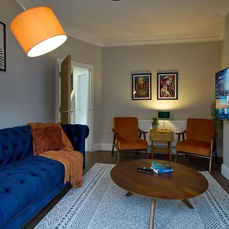 Holiday home Luxe Home, Long Savings, Central, Parking Leeds (West Yorkshire)