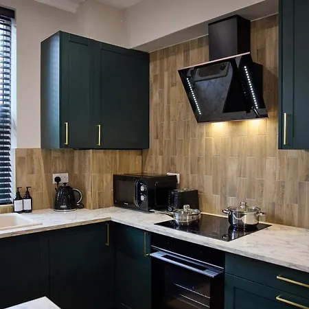 Luxe Home, Long Savings, Central, Parking