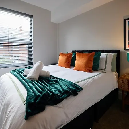 Holiday home Luxe Home, Long Savings, Central, Parking