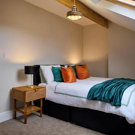 Luxe Home, Long Savings, Central, Parking Holiday home Leeds (West Yorkshire)