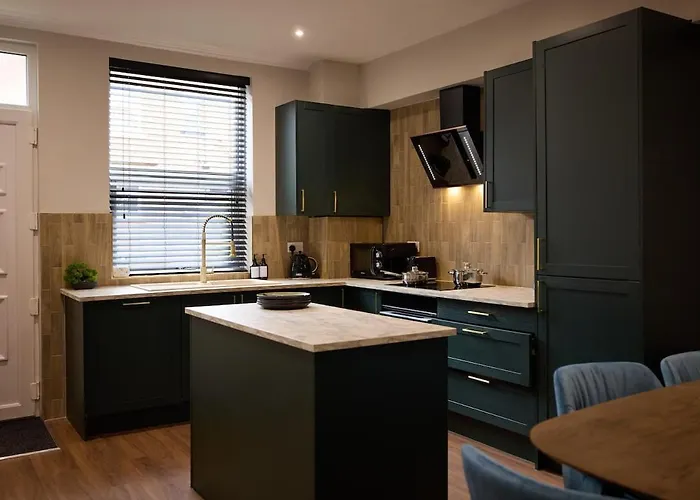 Luxe Home, Long Savings, Central, Parking Hébergement de vacances