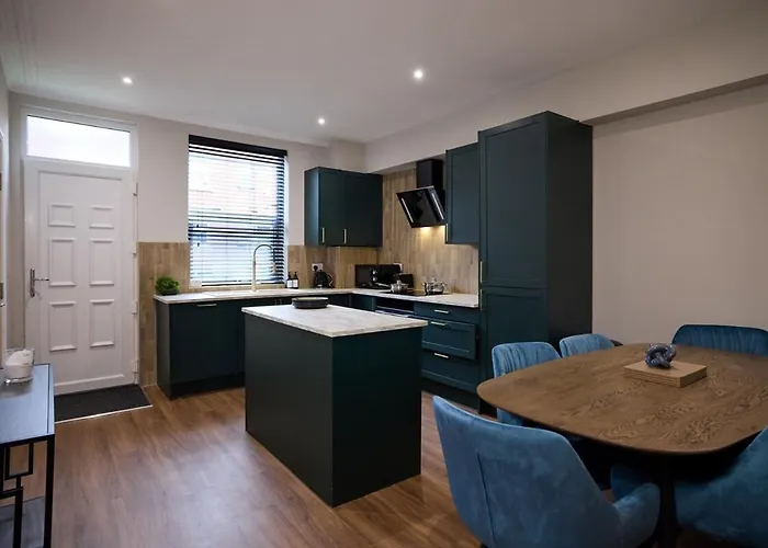 Luxe Home, Long Savings, Central, Parking Hébergement de vacances *