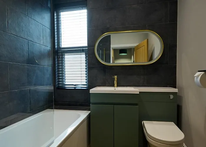 Luxe Home, Long Savings, Central, Parking *