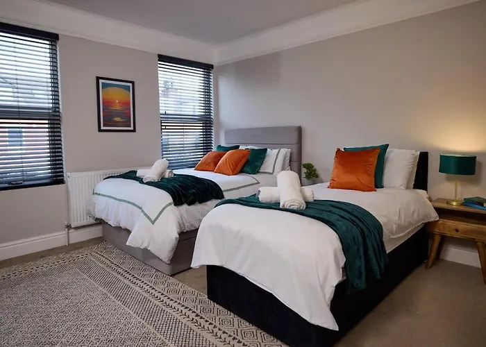 Luxe Home, Long Savings, Central, Parking Hébergement de vacances