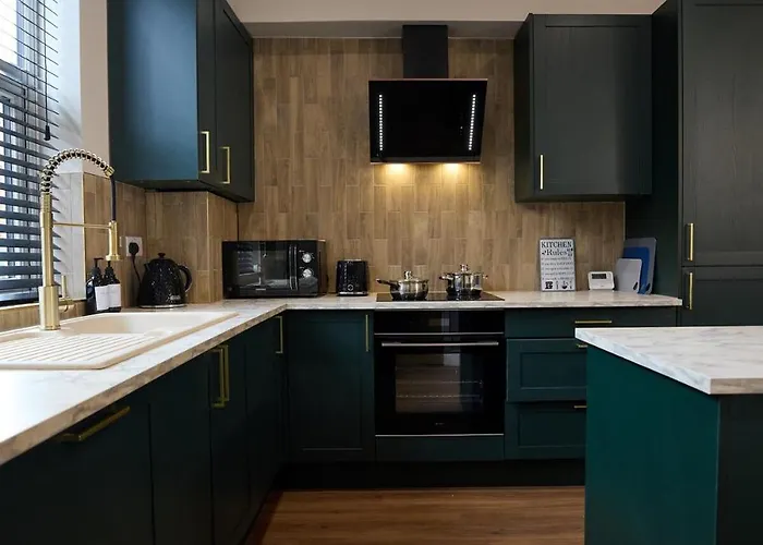 Luxe Home, Long Savings, Central, Parking * Leeds (West Yorkshire)